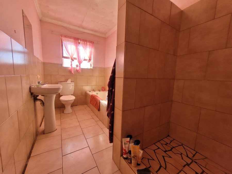 To Let 3 Bedroom Property for Rent in Humansdorp Eastern Cape